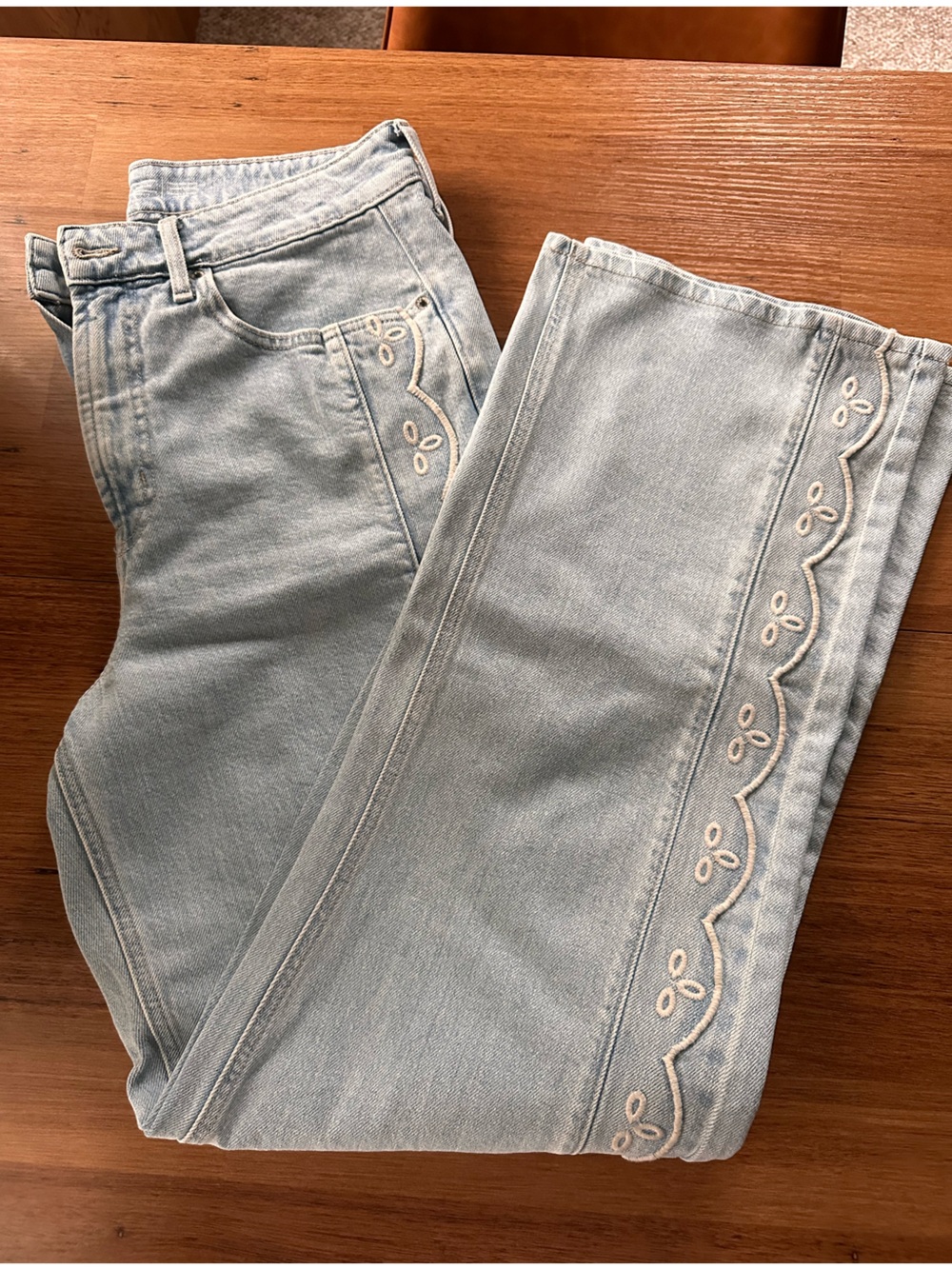 Brand New Old Navy Light Blue Flare Jeans with Cream Scallop Embroidery - Picture 5 of 7